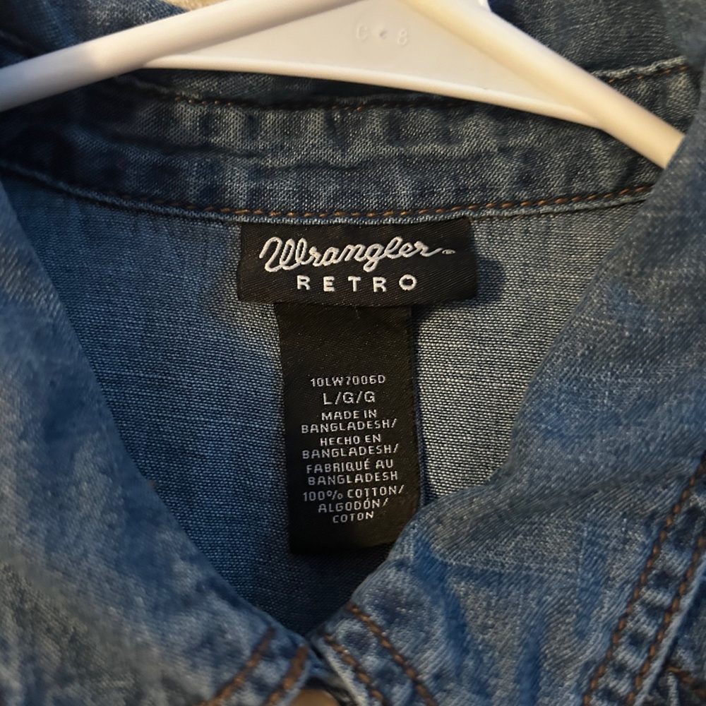 NWOT Wrangler Denim Button-Up Shirt - Picture 4 of 4